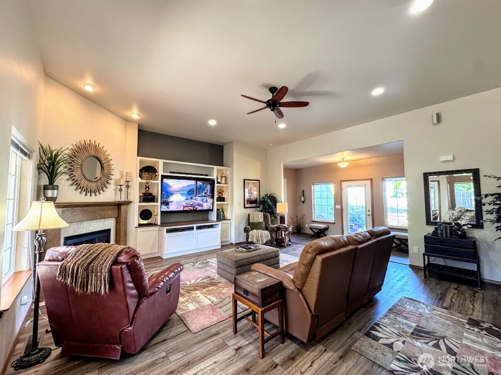 Photo of 108 N Western Avenue, Wenatchee, WA 98801 (MLS # 2579587)