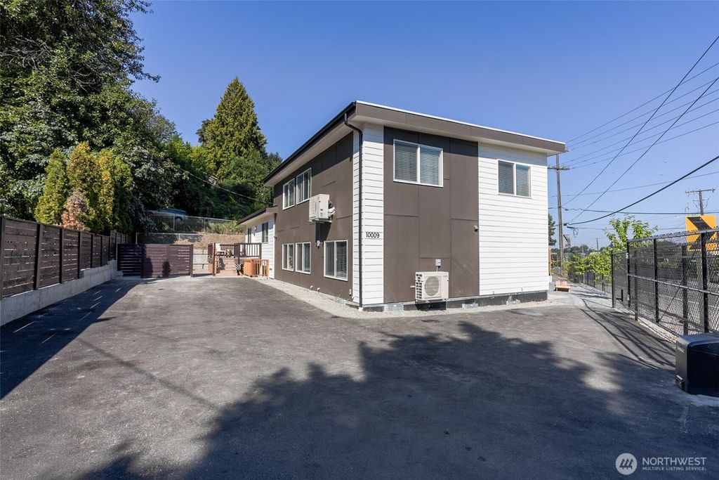 Photo of 10009 Des Moines Memorial Drive S, Seattle, WA 98168 (MLS # 2334287)