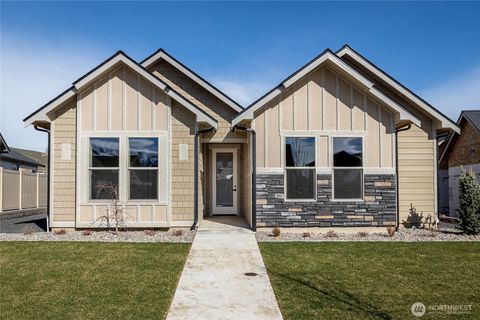 Photo of 914 Racine Springs Drive, Wenatchee, WA 98801 (MLS # 2486666)