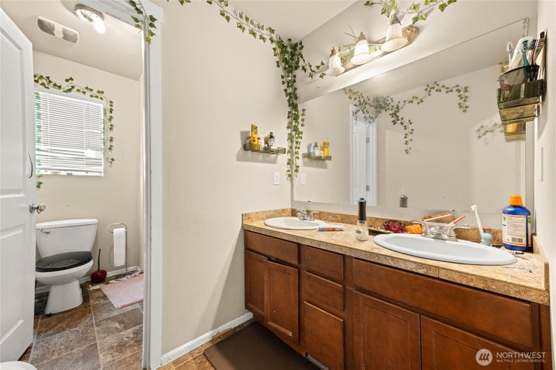1905 198th Street E