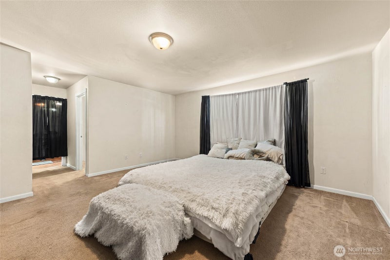 1905 198th Street E