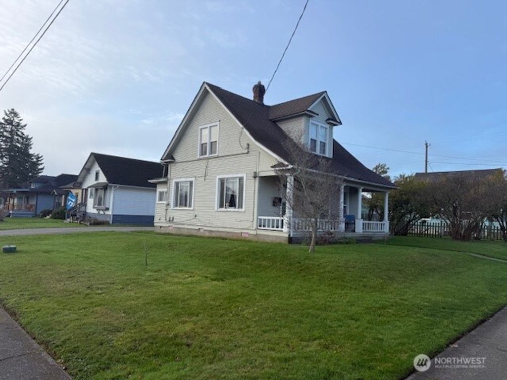 Photo of 618 Kentucky Street, Bellingham, WA 98225 (MLS # 2464071)