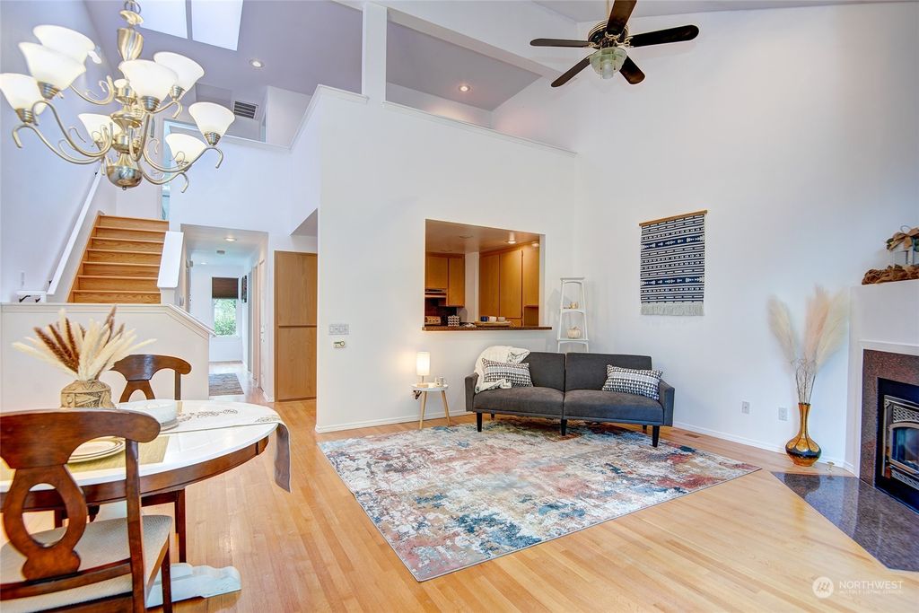Photo of 11816 NE 105th Court, Kirkland, WA 98033 (MLS # 2000238)