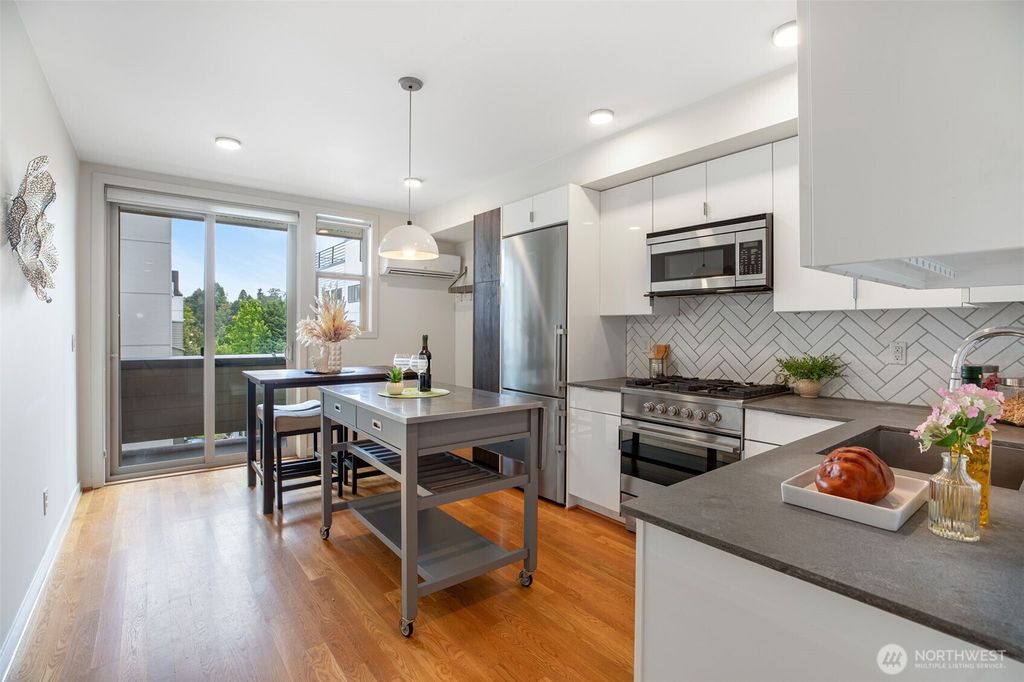 Photo of 140 26 Avenue E, Seattle, WA 98112 (MLS # 2406287)