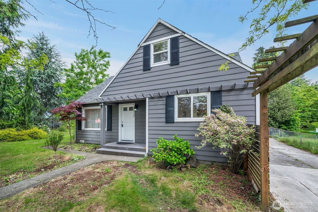 Photo of 6904 S 124th Street, Seattle, WA 98178 (MLS # 2526055)