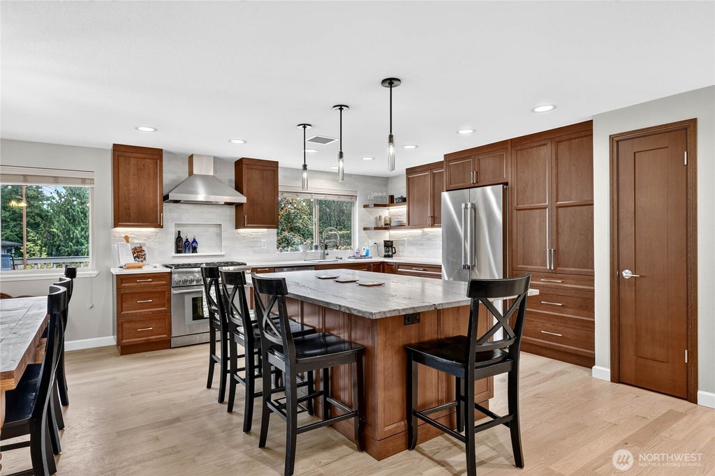 Photo of 2315 SW 118th Court, Burien, WA 98146 (MLS # 2578352)