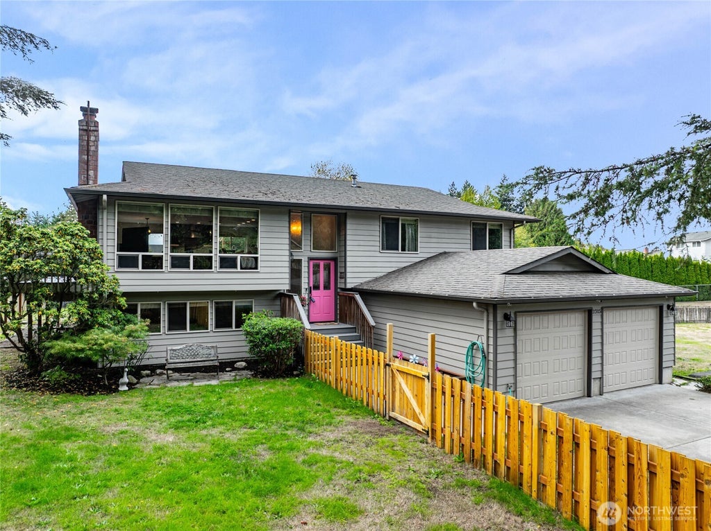 Photo of 2315 SW 118th Court, Burien, WA 98146 (MLS # 2578352)