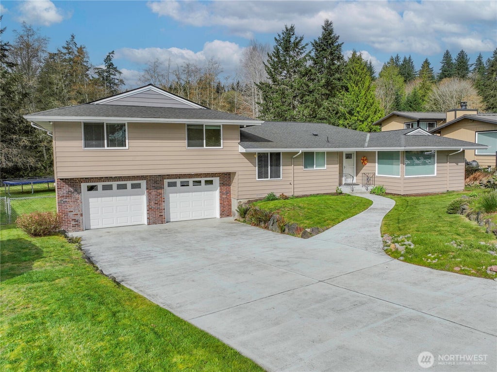 Photo of 15106 Starr Place SE, Olalla, WA 98359 (MLS # 2539642)