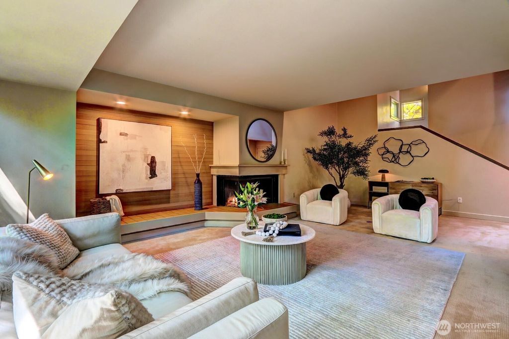 Photo of 265 98th Avenue NE, Bellevue, WA 98004 (MLS # 2394714)