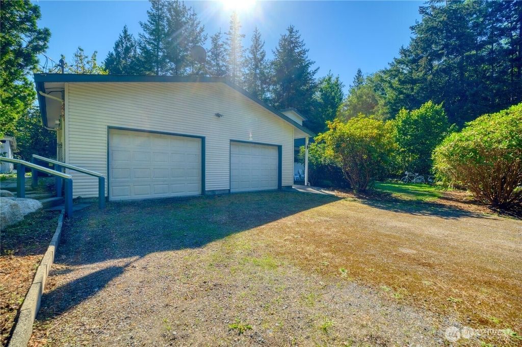 Photo of 1857 Washington Drive, Point Roberts, WA 98281 (MLS # 2490517)