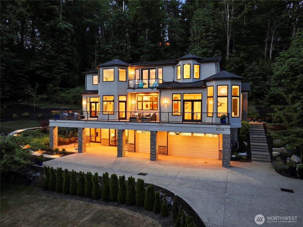 Photo of 8246 W Mercer Way, Mercer Island, WA 98040 (MLS # 2426792)