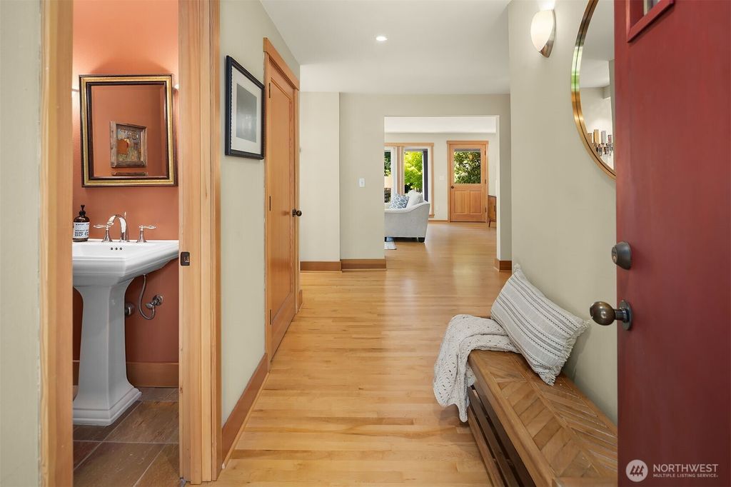 Photo of 423 209th Avenue SE, Sammamish, WA 98074 (MLS # 2384469)