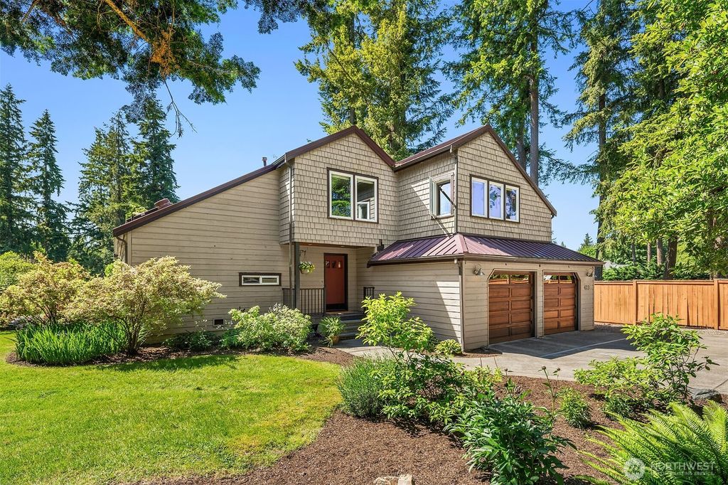 Photo of 423 209th Avenue SE, Sammamish, WA 98074 (MLS # 2384469)
