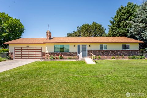 Photo of 4934 Road L.9 NE, Moses Lake, WA 98837 (MLS # 2533000)