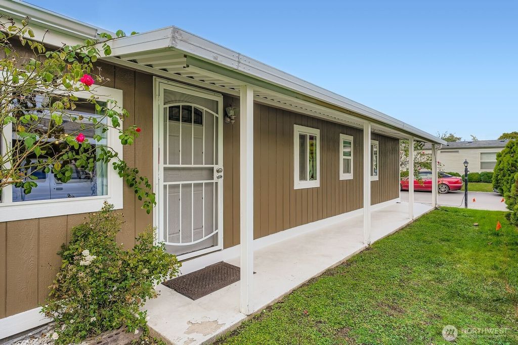 Photo of 707 37th Street SE #71, Auburn, WA 98002 (MLS # 2448415)
