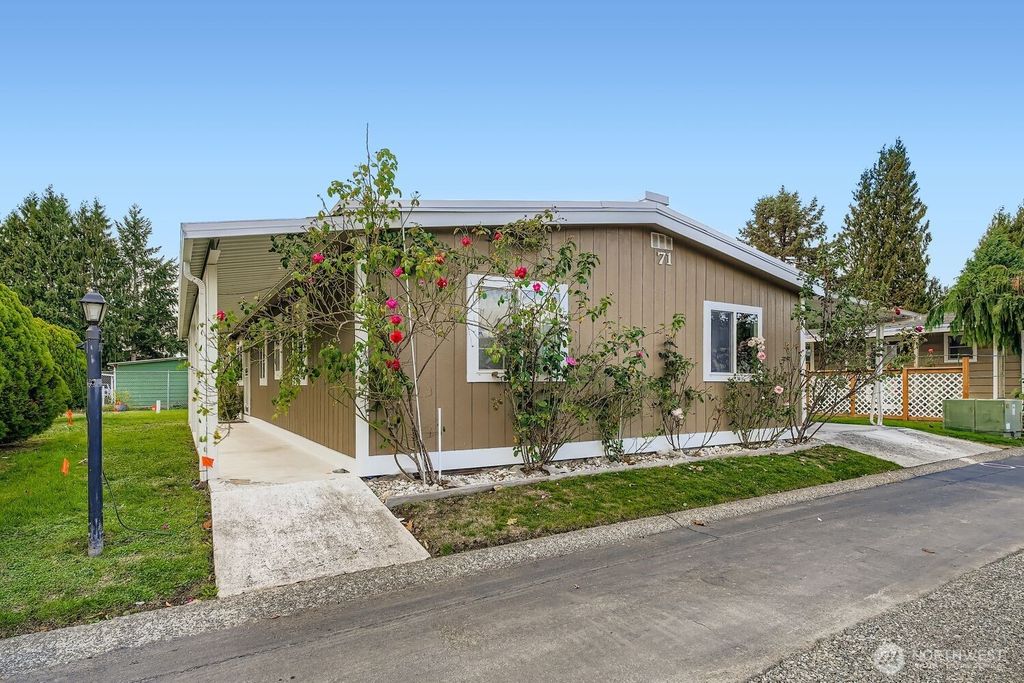 Photo of 707 37th Street SE #71, Auburn, WA 98002 (MLS # 2448415)