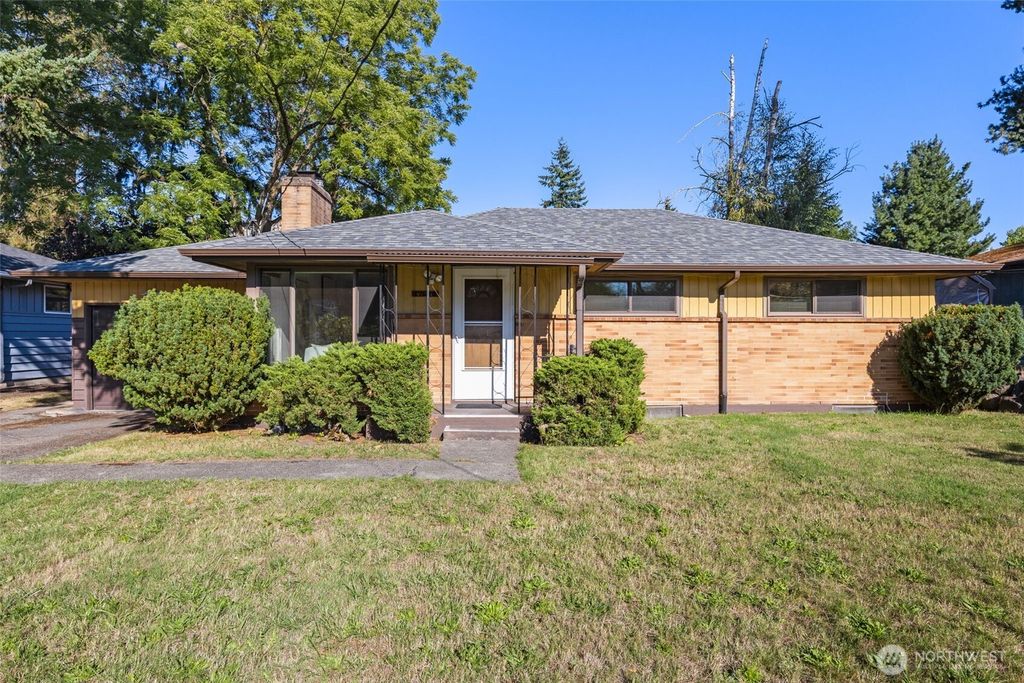 Photo of 17528 11th Avenue NE, Shoreline, WA 98155 (MLS # 2420148)