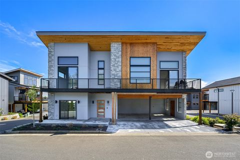 Photo of 120 Skipping Stone Loop, Lynden, WA 98264 (MLS # 2488764)