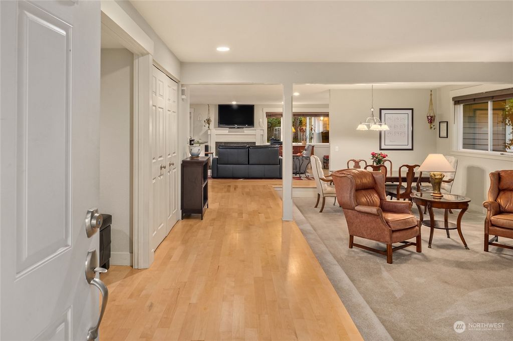 Photo of 20 Cascade Key, Bellevue, WA 98006 (MLS # 2010815)