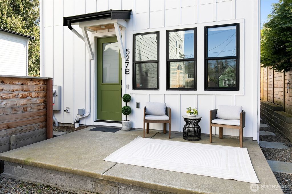Photo of 527 N 71st St #B, Seattle, WA 98103 (MLS # 2361818)