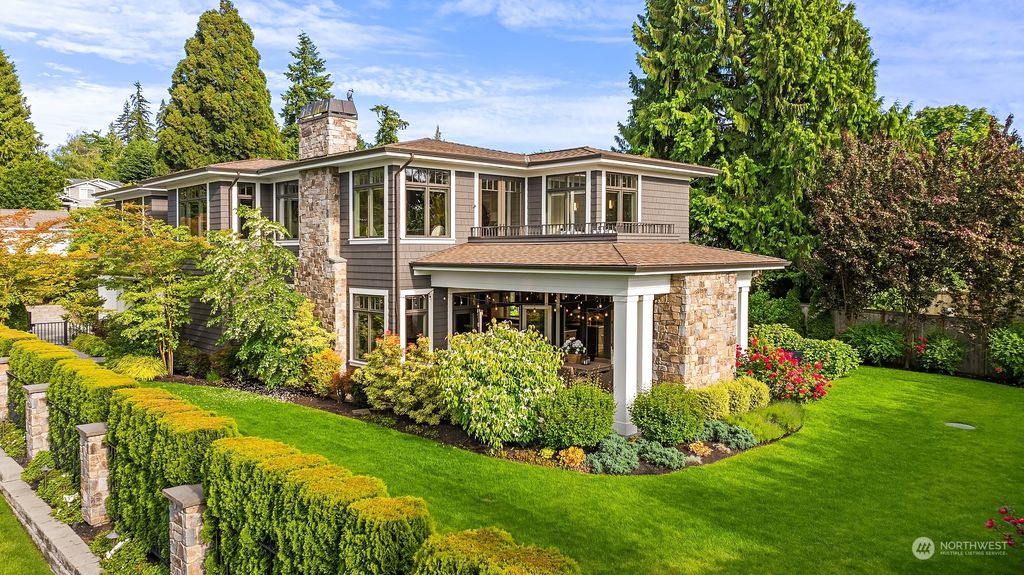 Photo of 9109 NE 35th Place, Yarrow Point, WA 98004 (MLS # 2250833)