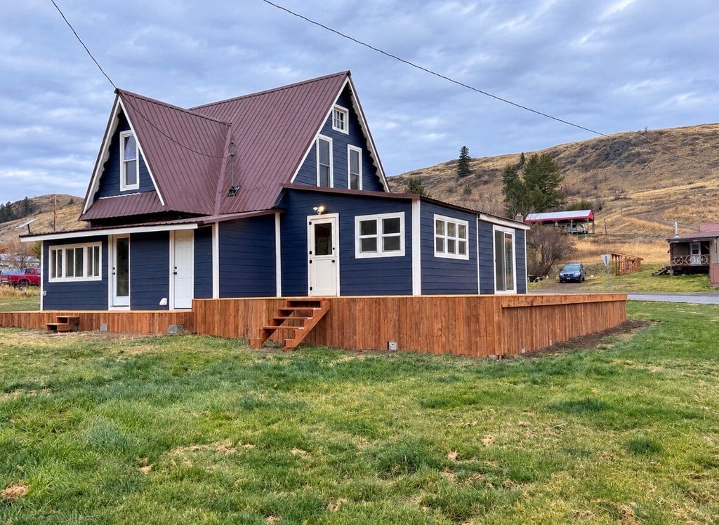 Photo of 2058 Chesaw Road, Oroville, WA 98844 (MLS # 2598754)