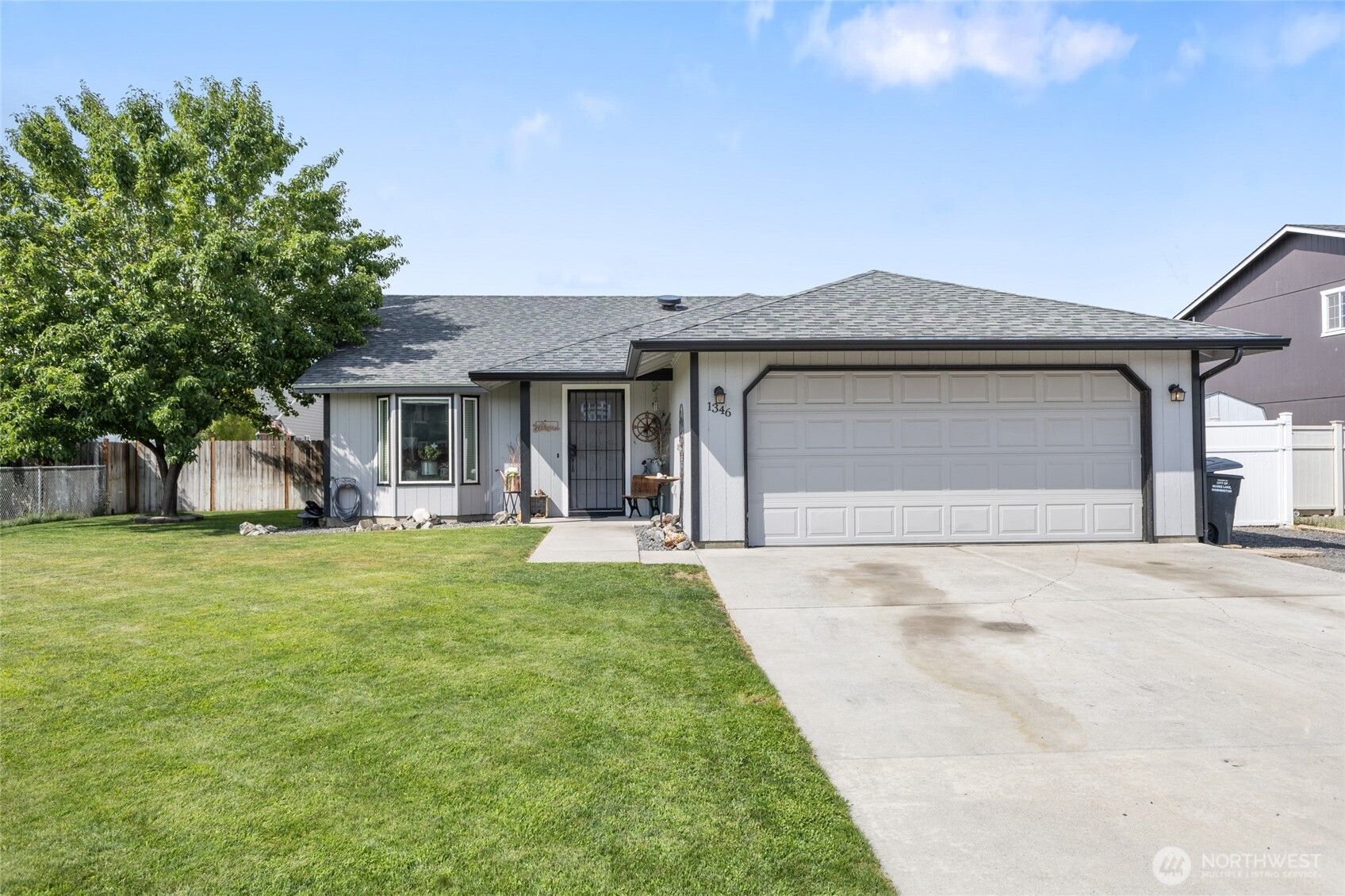 1346 E Greens Loop