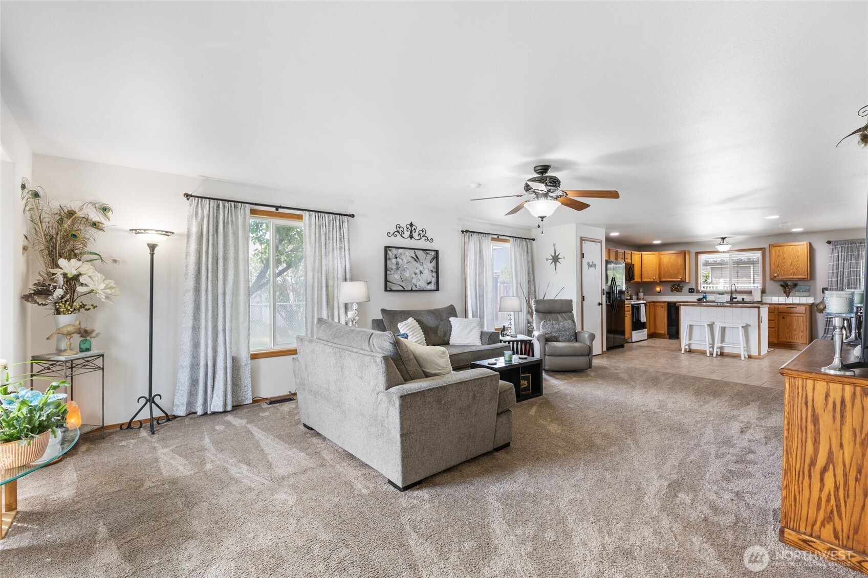 1346 E Greens Loop