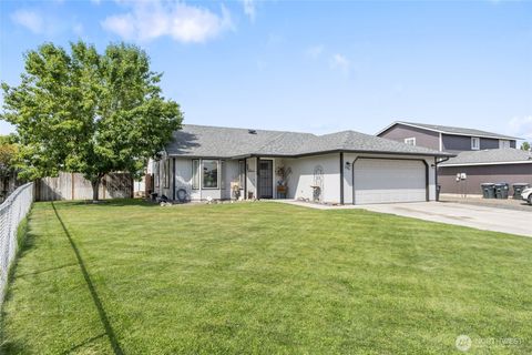Photo of 1346 E Greens Loop, Moses Lake, WA 98837 (MLS # 2416532)