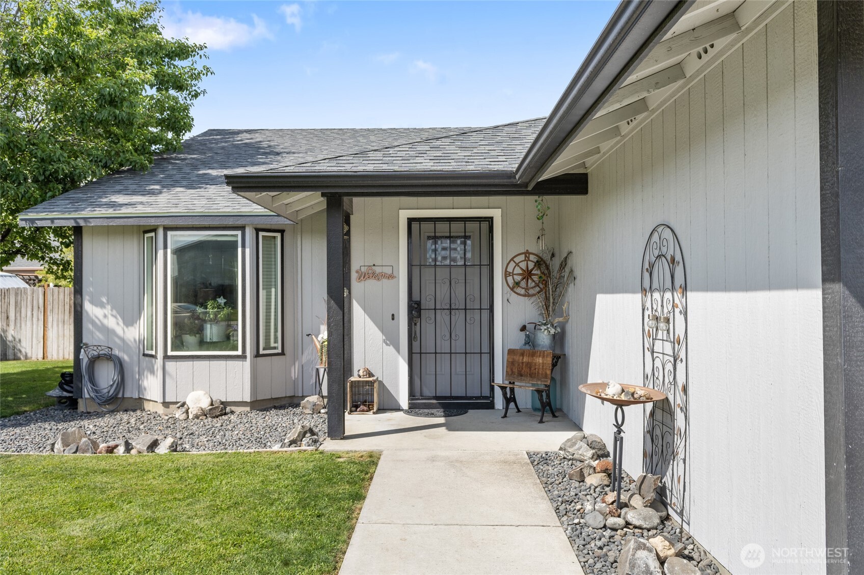1346 E Greens Loop