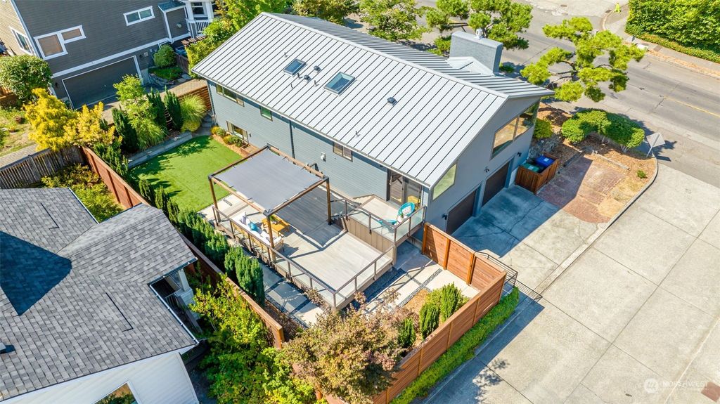 Photo of 5519 NE 65th Street, Seattle, WA 98115 (MLS # 2153837)