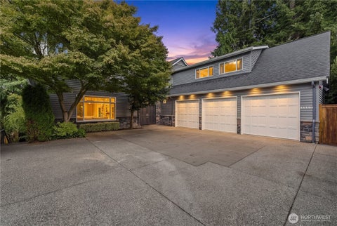 Photo of 6550 125th Avenue NE, Kirkland, WA 98033 (MLS # 2582138)