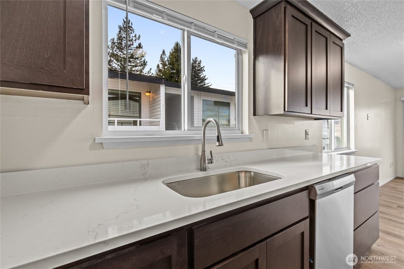 2902 N Carr