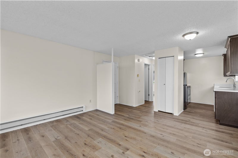 2902 N Carr