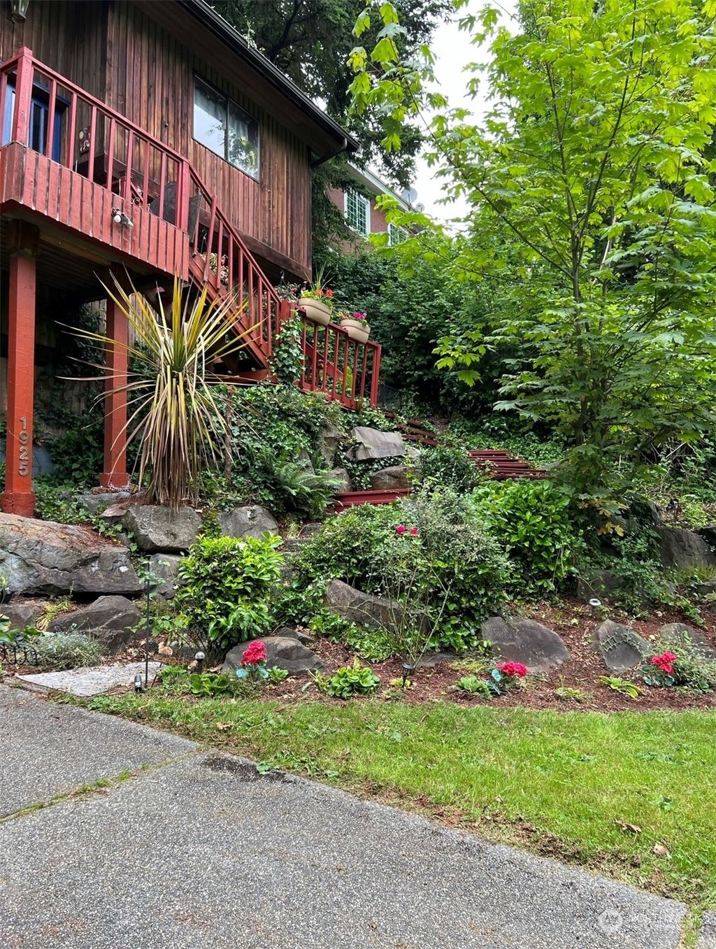 Photo of 1925 32nd Avenue W, Seattle, WA 98199 (MLS # 2229545)