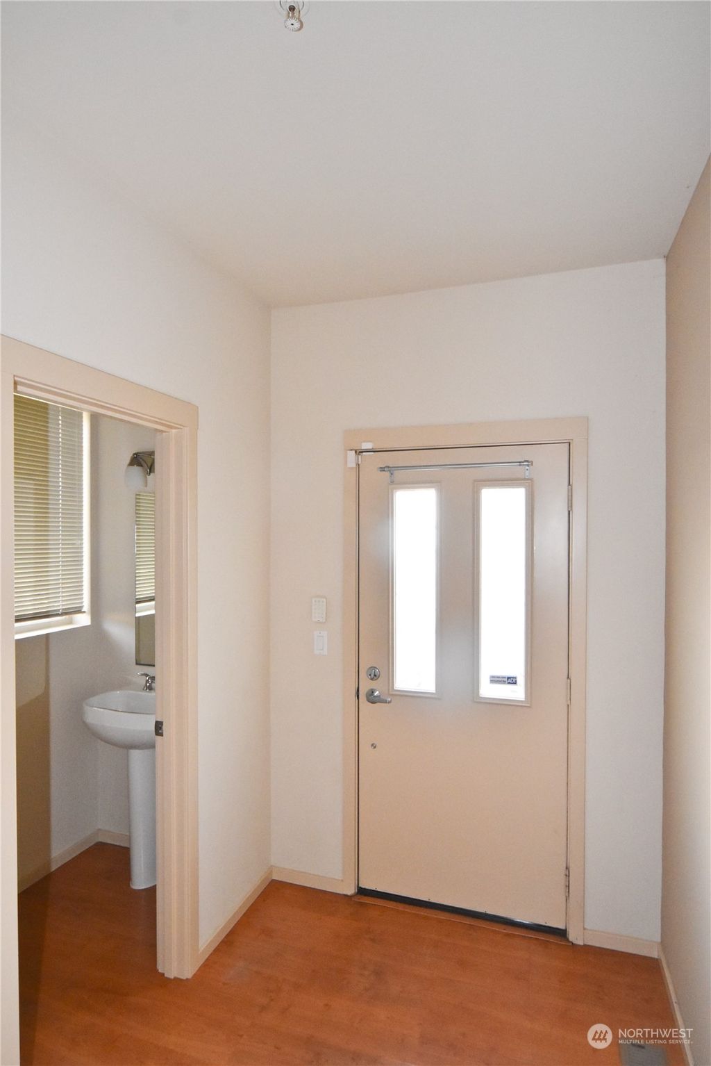 Photo of 404 NW Pebble Lane, Issaquah, WA 98027 (MLS # 2197788)