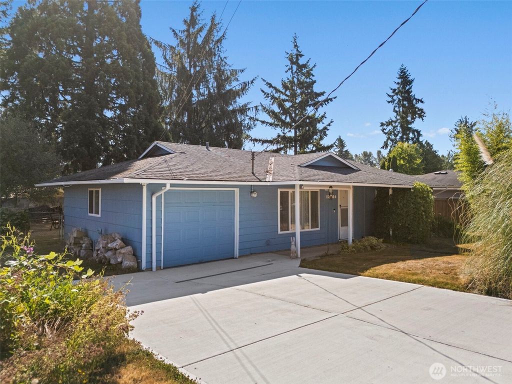 Photo of 16864 124th Avenue SE, Renton, WA 98058 (MLS # 2413064)