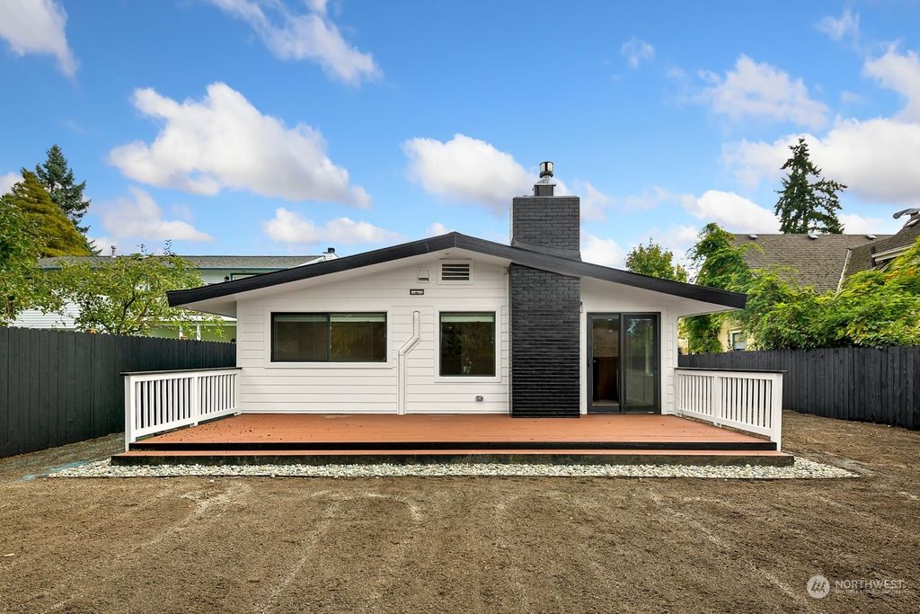 Photo of 13545 Corliss Avenue N, Seattle, WA 98133 (MLS # 2174253)