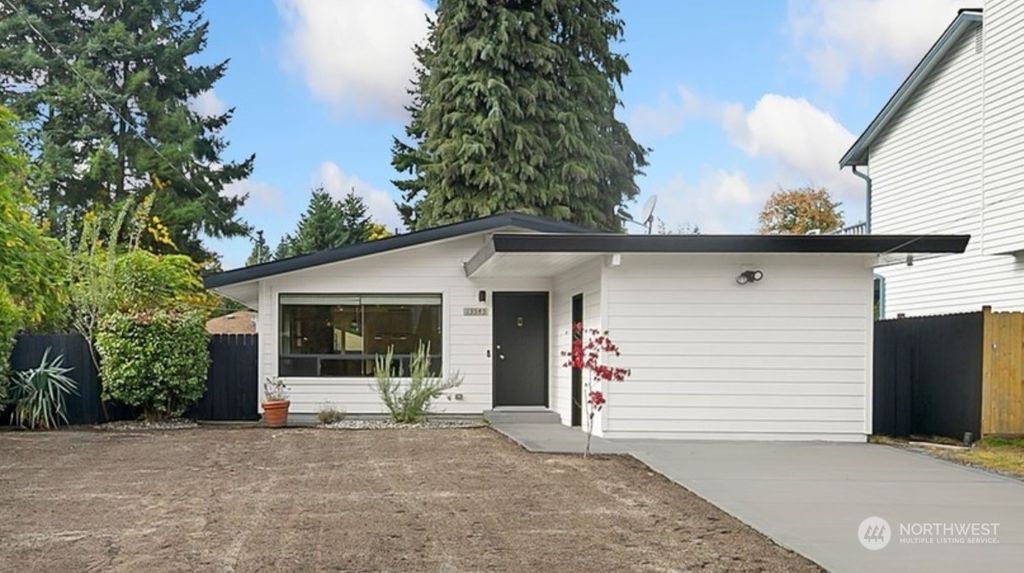 Photo of 13545 Corliss Avenue N, Seattle, WA 98133 (MLS # 2174253)