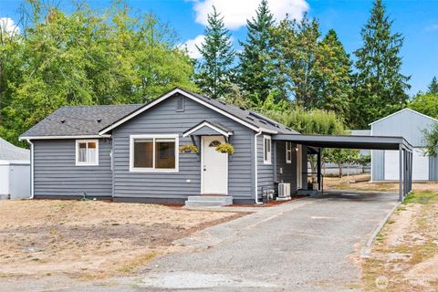 Photo of 2426 NE 30th Street, Bremerton, WA 98310 (MLS # 2433472)