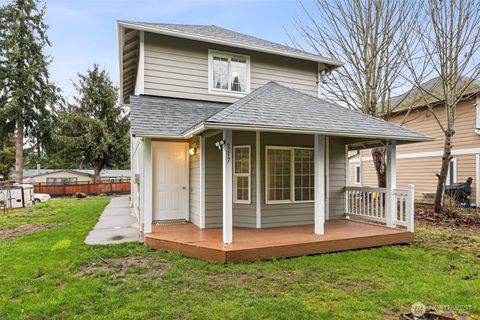 Photo of 317 SE 3rd Street, South Prairie, WA 98385 (MLS # 2479942)