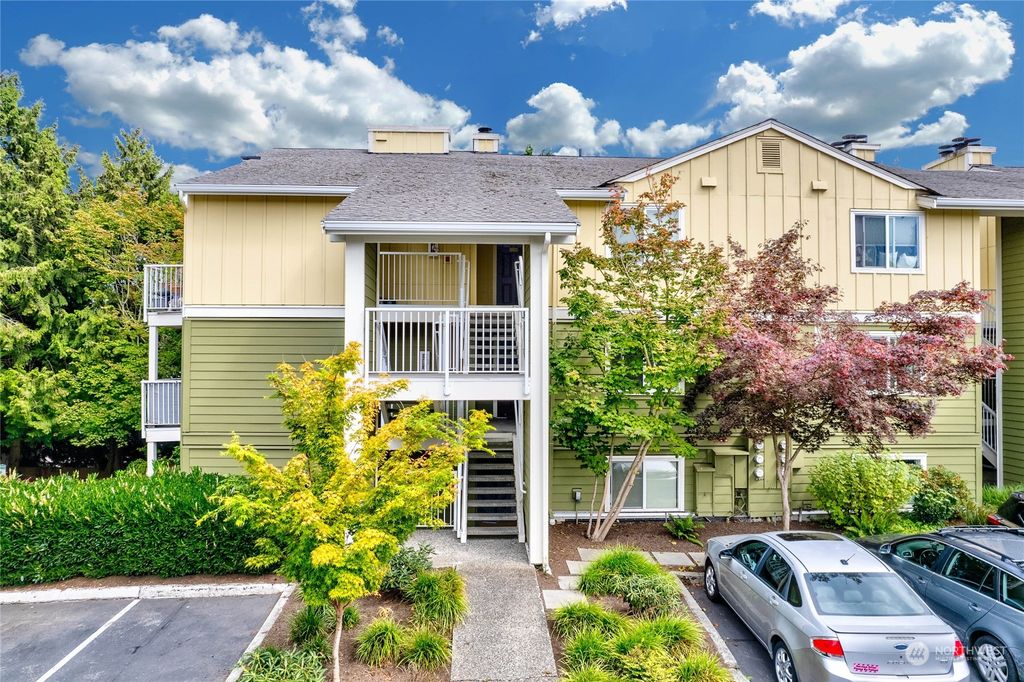 Photo of 300 N 130th Street #1101, Seattle, WA 98133 (MLS # 2159959)