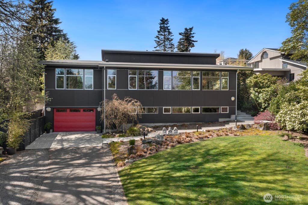 Photo of 1549 Magnolia Way W, Seattle, WA 98199 (MLS # 2562301)