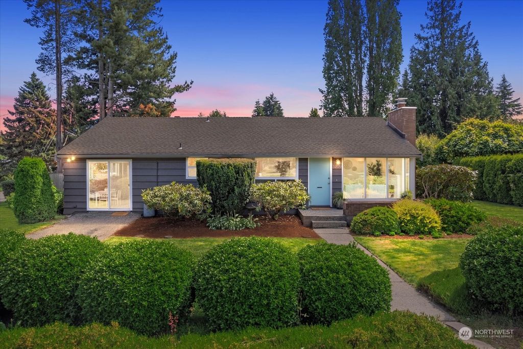 Photo of 3209 SW 113th Street, Seattle, WA 98146 (MLS # 2251480)