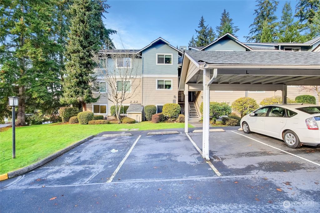 Photo of 4316 W Lake Sammamish Parkway SE #H101, Issaquah, WA 98027 (MLS # 2021386)