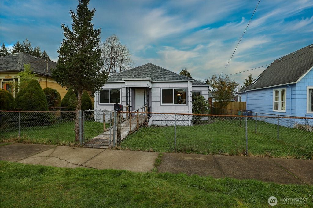 Photo of 915 Soule Avenue, Hoquiam, WA 98550 (MLS # 2468306)