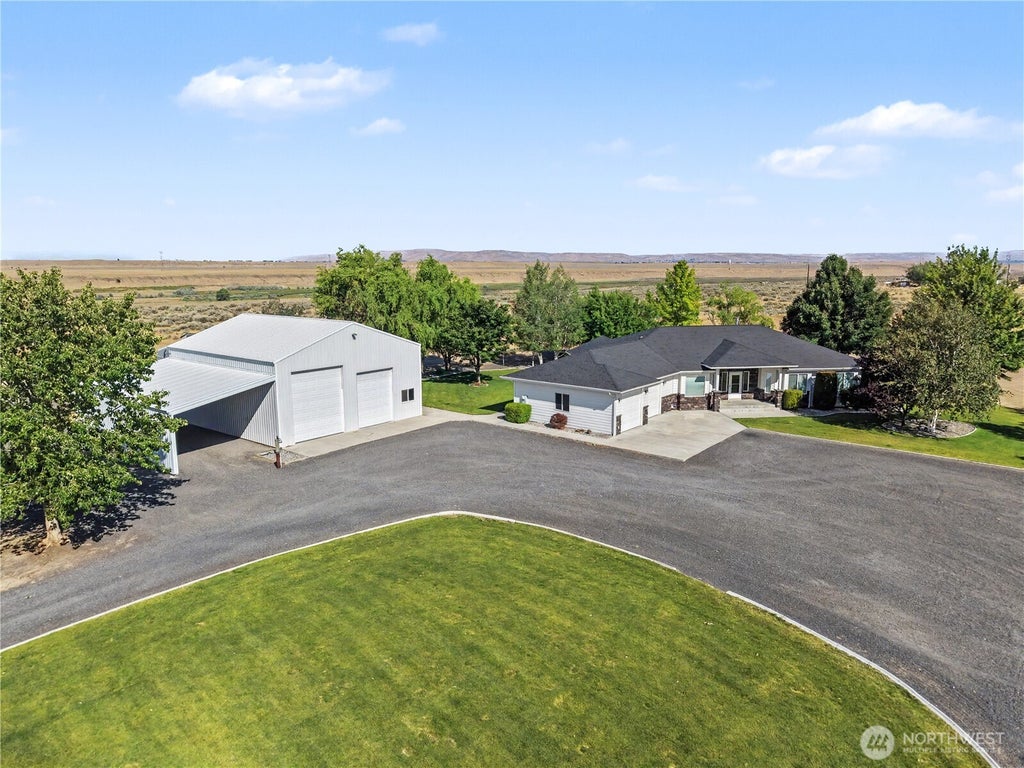 Photo of 2328 Rd 10.2 NE, Moses Lake, WA 98837 (MLS # 2542900)