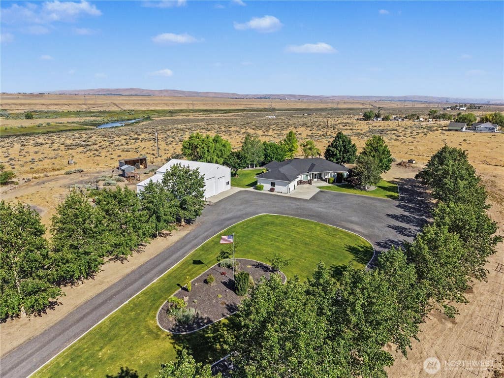 Photo of 2328 Rd 10.2 NE, Moses Lake, WA 98837 (MLS # 2542900)