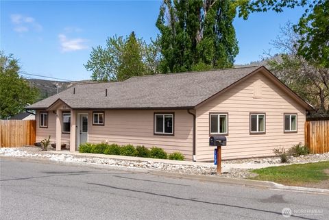 Photo of 117 E 7th Street, Tonasket, WA 98855 (MLS # 2517211)