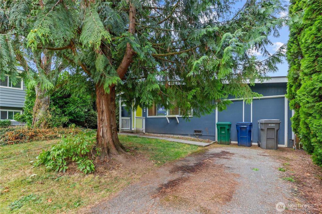 Photo of 14009 91st Place NE, Kirkland, WA 98034 (MLS # 2431185)